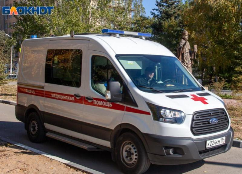 Водитель грузовика устроил аварию на перекрестке в Волжском: есть пострадавший Водитель грузовика устроил аварию на перекрестке в Волжском: есть пострадавший