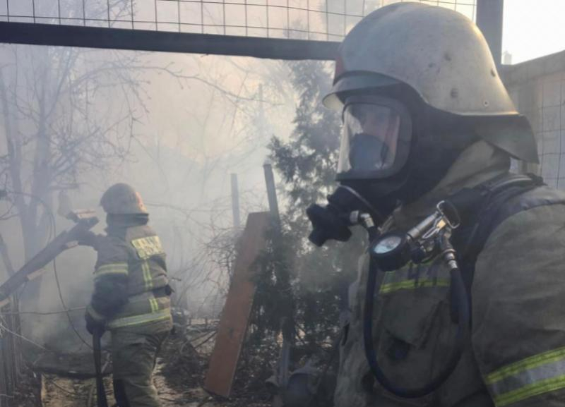 Горел дом: ночью под Волжским случился пожар Горел дом: ночью под Волжским случился пожар