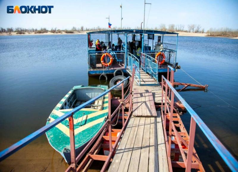В Волжском временно приостановлена переправа через Ахтубу В Волжском временно приостановлена переправа через Ахтубу