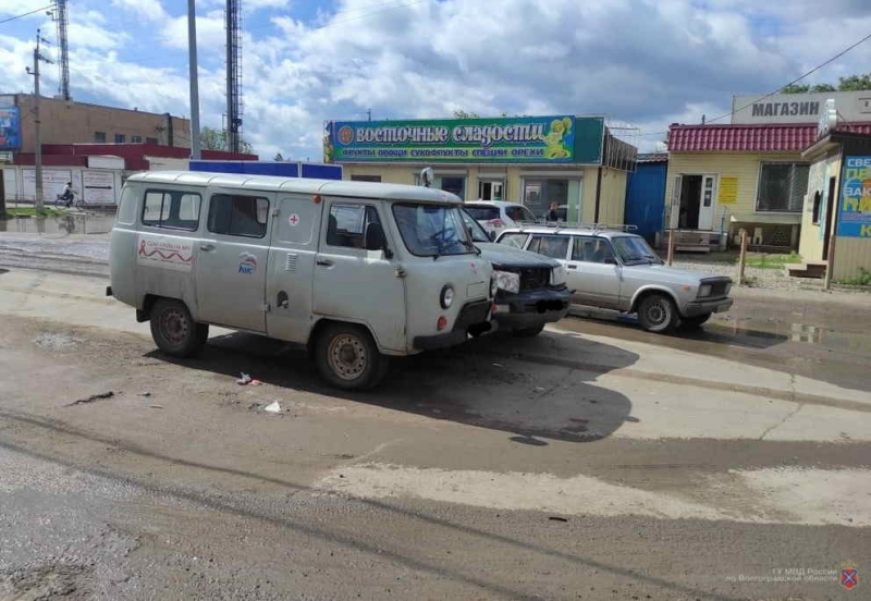 Водитель Land Cruiser отправил женщину в больницу под Волжским Водитель Land Cruiser отправил женщину в больницу под Волжским