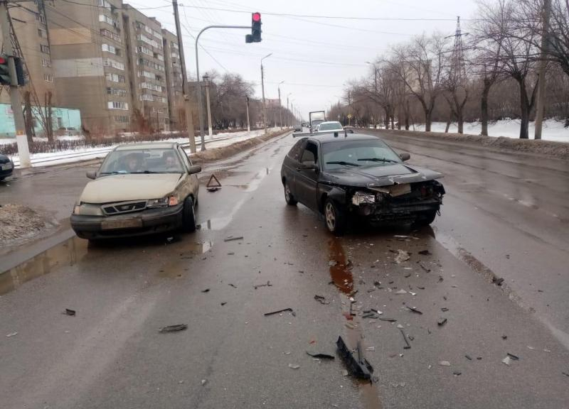 Три человека пострадали в столкновениях автомобилей в Волжском за сутки Три человека пострадали в столкновениях автомобилей в Волжском за сутки