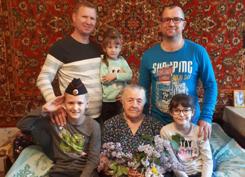 «Немец пришел в школу и расстрелял их учителя»: волжанин о жизни бабушки в ВОВ «Немец пришел в школу и расстрелял их учителя»: волжанин о жизни бабушки в ВОВ