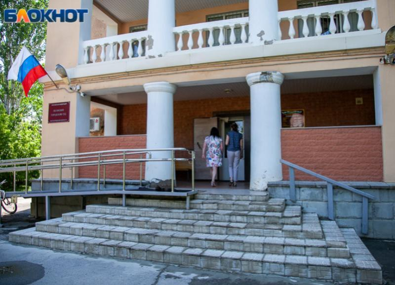Жителя Волгоградской области осудили за кражу драгоценностей на 18 миллионов рублей Жителя Волгоградской области осудили за кражу драгоценностей на 18 миллионов рублей