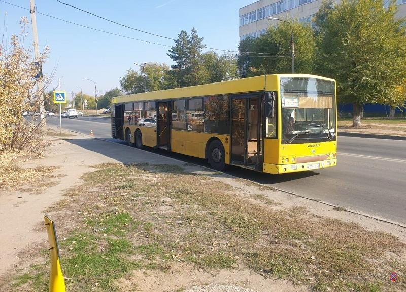 Пассажиру автобуса зажало руку при закрытии двери в Волжском Пассажиру автобуса зажало руку при закрытии двери в Волжском