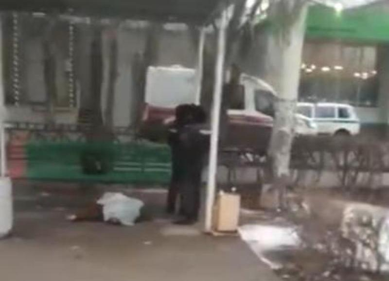 По трупу на остановке в Волжском идет доследственная проверка По трупу на остановке в Волжском идет доследственная проверка