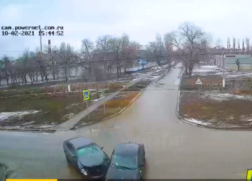«В себя поверил»: авария на перекрестке в Волжском попала на видео «В себя поверил»: авария на перекрестке в Волжском попала на видео