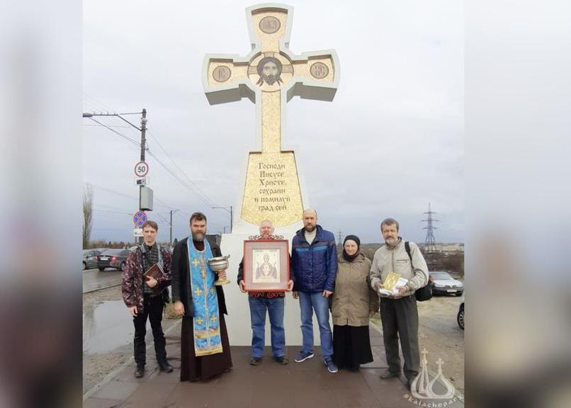 В Волжском прошел крестный ход вокруг города В Волжском прошел крестный ход вокруг города