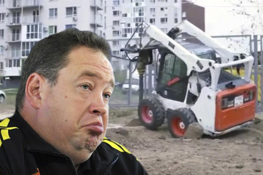Конфуз с трактором произошел на строительстве стадиона Леонида Слуцкого Конфуз с трактором произошел на строительстве стадиона Леонида Слуцкого