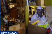 Рыцари в химзащите против клопов и мышей: волжские волонтеры штурмуют забитую мусором и паразитами «трешку» одинокой пенсионерки