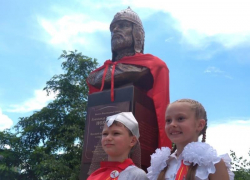 В школе Краснослободска открыли памятник Александру Невскому