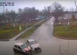 Авария с пострадавшей в Волжском попала на видео