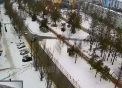 Неудачно выехал: тройное ДТП в Волжском попало на видео
