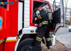Жилой дом полыхал в СНТ в Волжском: причина пожара