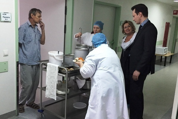 Депутаты облдумы три дня дегустировали еду в больницах Волгограда и Волжского