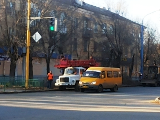 На «смертельном» перекрестке в Волжском установили светофор
