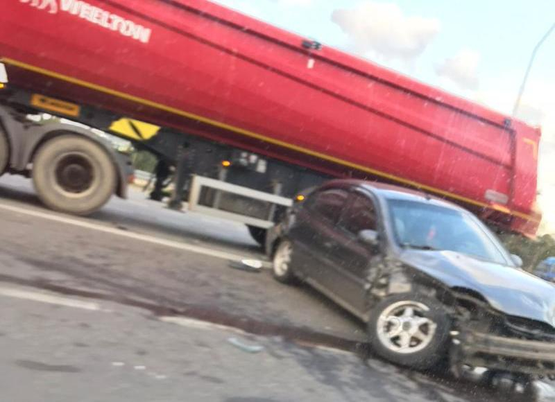 Волжский блокнот происшествия последние. Попал под фуру в Волгограде. Акцент попал под фуру Волгоград. Kia Magentis влетела под фуру Волгоград.