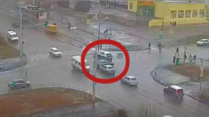 В Волжском авария на перекрестке попала на видео