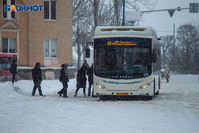 В Волжском вернут прежнее расписание автобусов: сокращения не будет