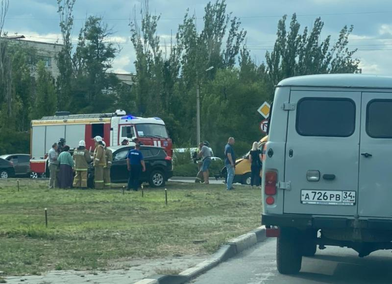 Блокнот происшествия. Народный автомобиль. ДТП В Волгоградской области. Газель ДПС.