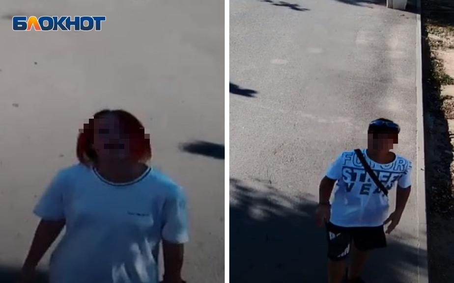 малолетки на вебки Две подруги девочки-подростки позируют и смотрят в камеру ...